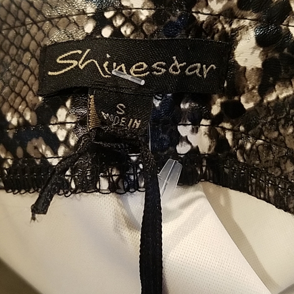 Snakeskin printed skirt - Picture 5 of 7